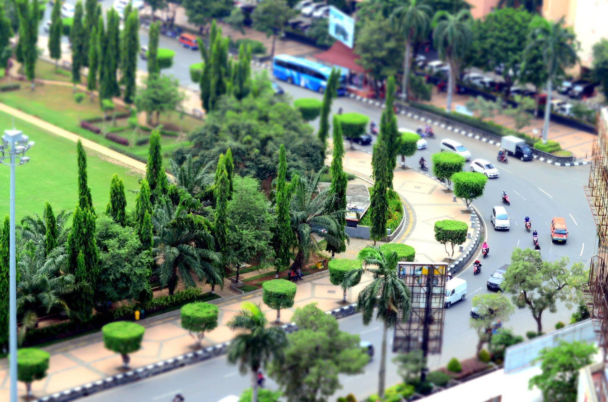 Louis Kienne Hotel Simpang Lima Semarang Exterior foto