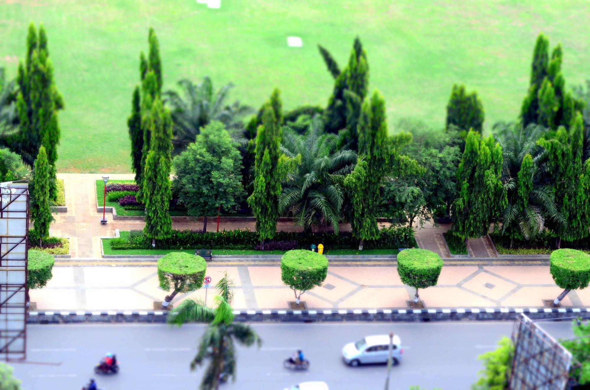 Louis Kienne Hotel Simpang Lima Semarang Exterior foto